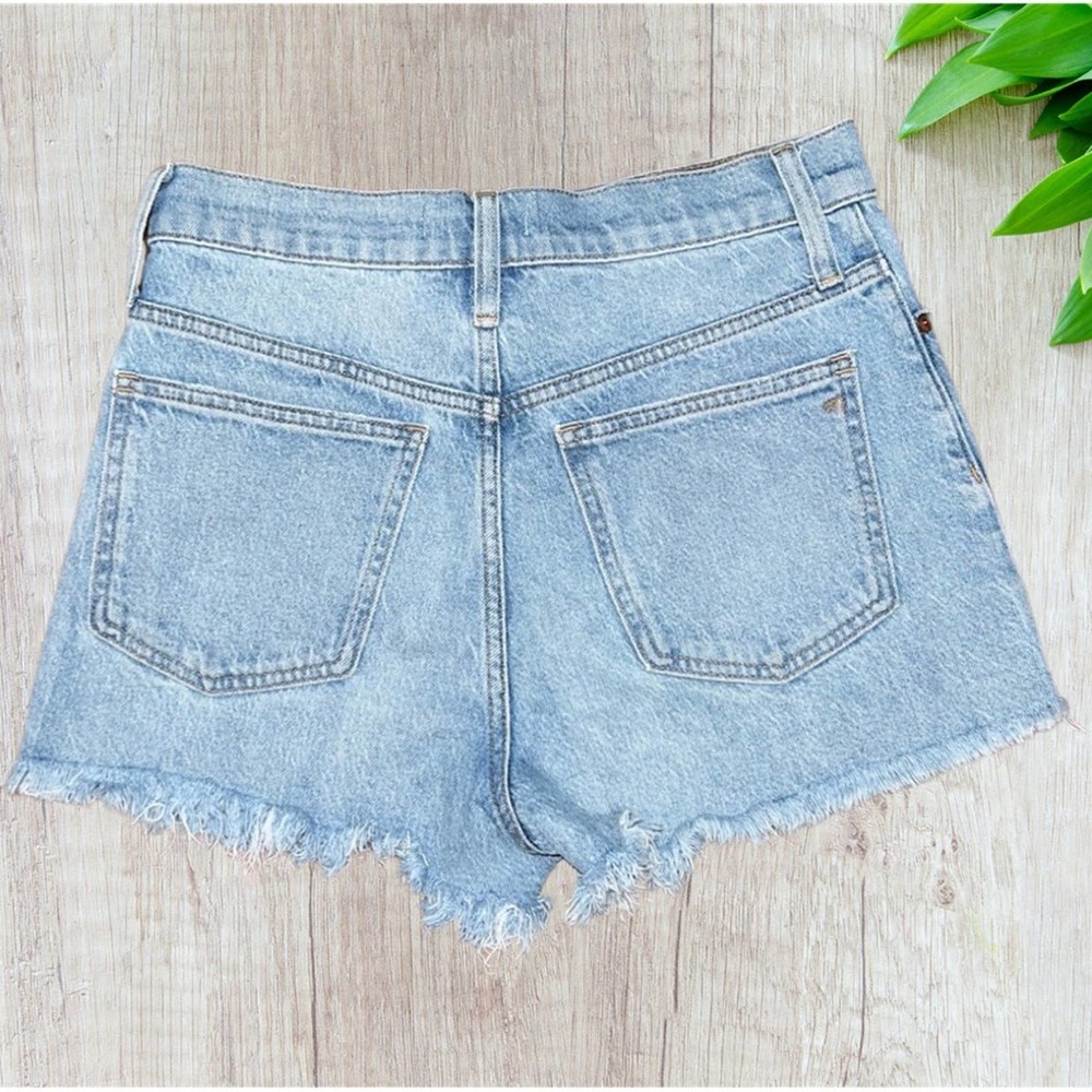Madewell The Perfect Jean Short in Balsam Wash: TENCEL Denim Edition 27 🤍 - Picture 2 of 6